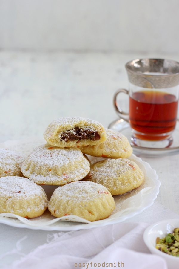 MA’AMOUL (Middle Eastern Nuts filled Semolina Cookies)