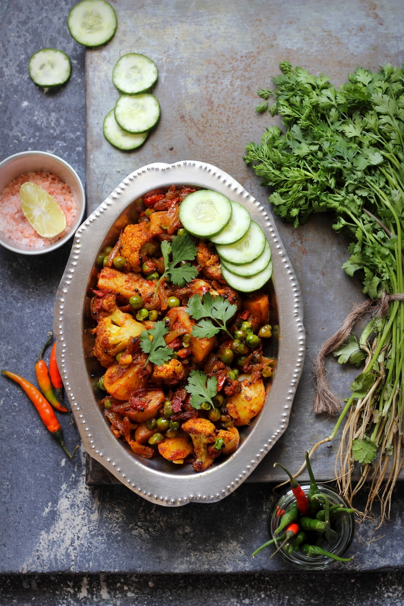 ALOO MATAR GOBHI – आलू मटर गोभी / (Potato Peas & Cauli Dry Curry)
