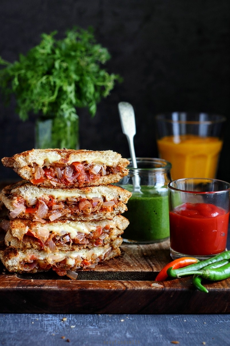 ONION & TOMATO TOASTIES – प्याज़ टमाटर का सैंडविच