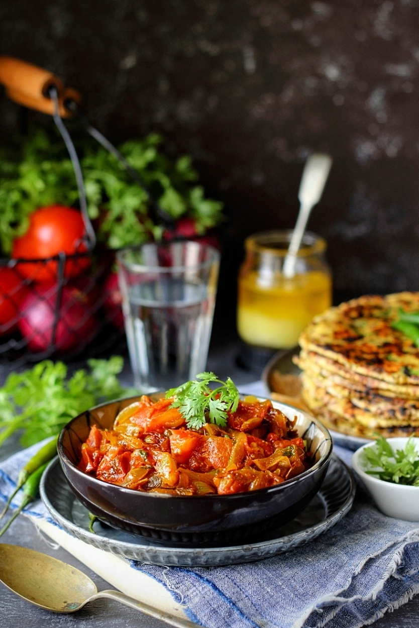 PYAAZ TAMATAR KI SABZI – प्याज़ टमाटर की सब्ज़ी (Spicy Onion Tomato Curry)