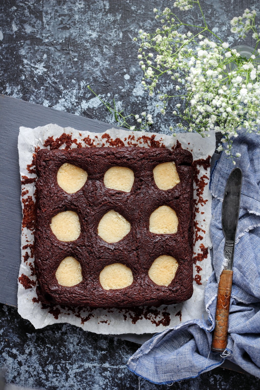 SATURN MIDNIGHT MOON CAKE – Eggfree Chocolate Cake with a Twist in Taste