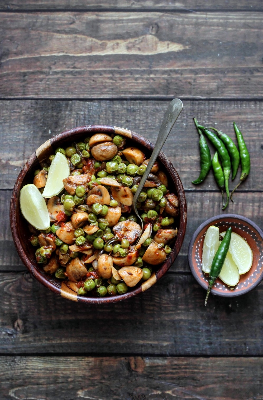 MATAR MUSHROOM / मटर खुंभ की सब्ज़ी – (Peas & Mushroom Stir Fry)